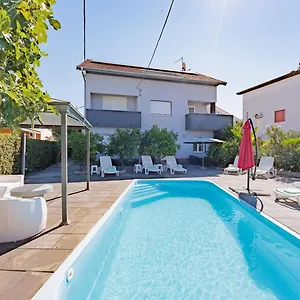 Crowonder Lucky House With Pool And Patio 30 Meters From The Apartment Zadar